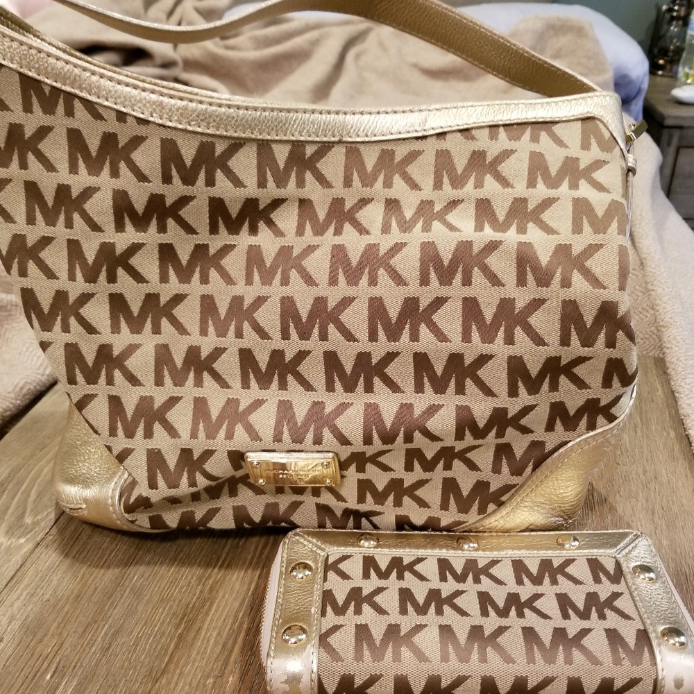 Michael kors purse and matching wallet